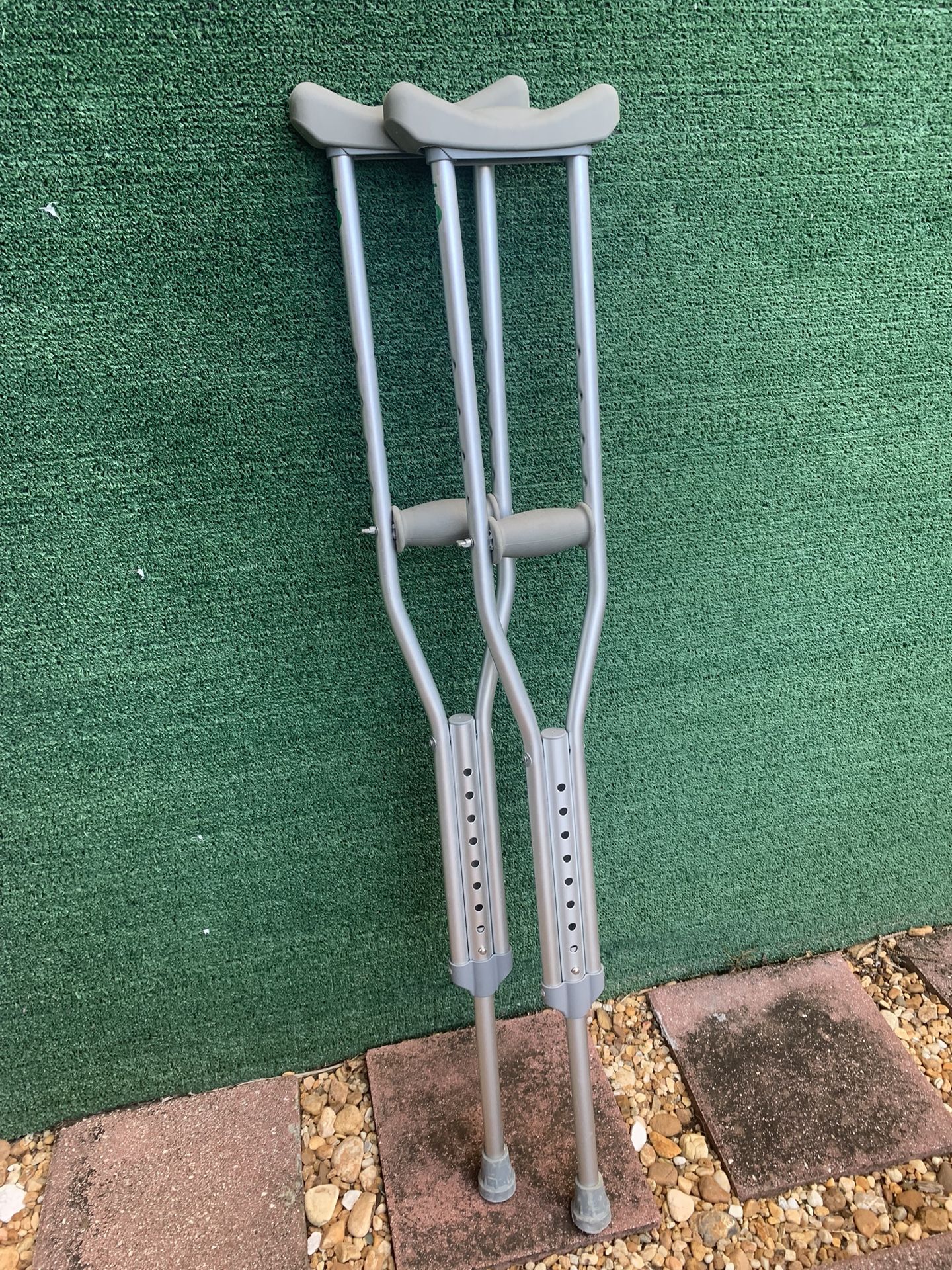 Youth Crutches 