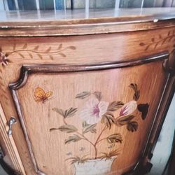 s a demilune accent cabinet, a type of half-moon shaped furniture typically used in entryways. Barely use like brand new. $200 firm