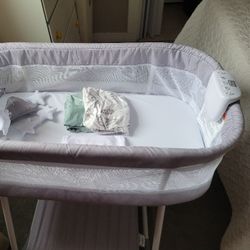 Simmons Kids' Shooting Star Rocking Bassinet with Airflow Mesh - Platinum
