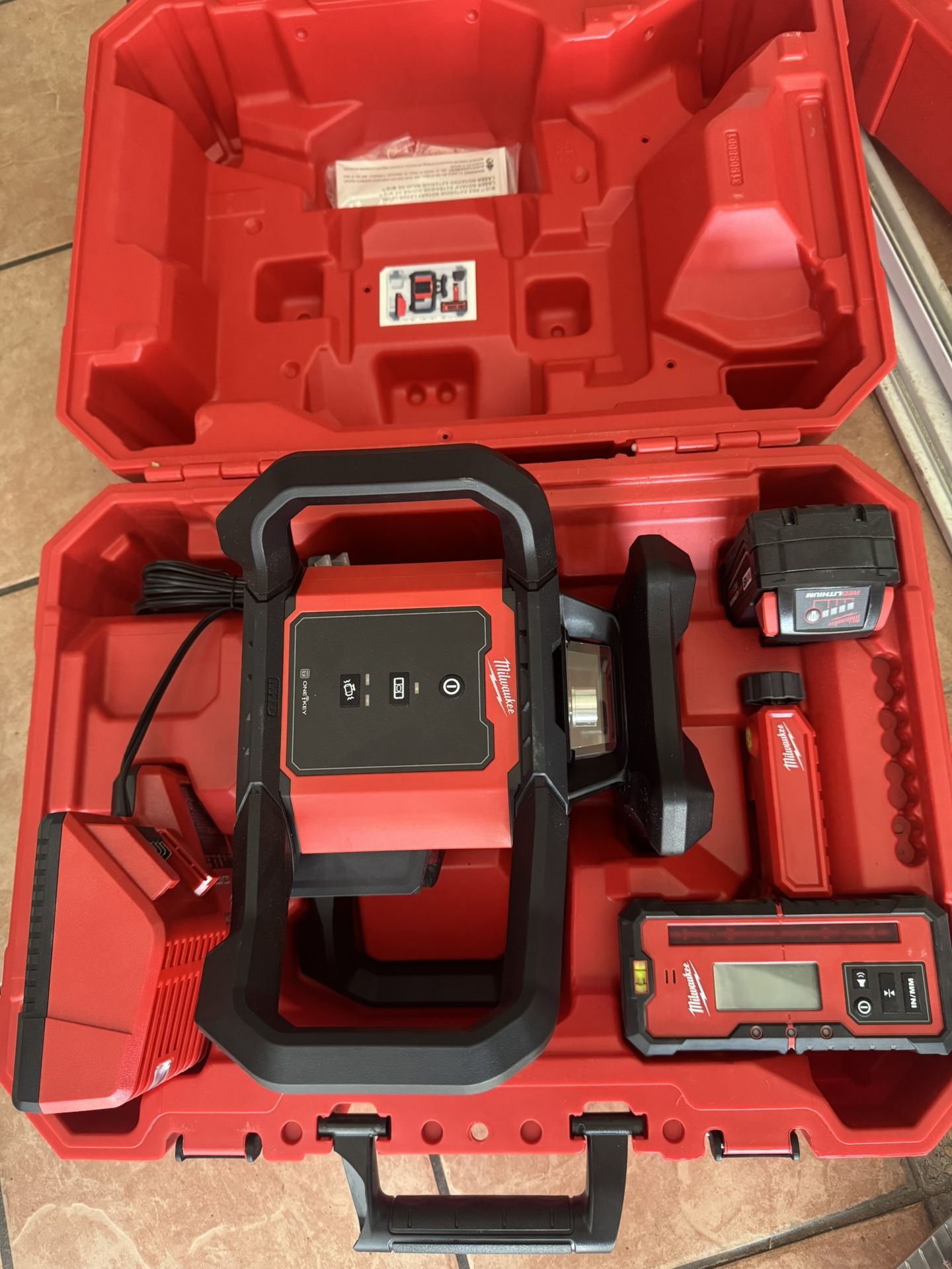 MILWAUKEE LASER RED EXTERIOR ROTARY