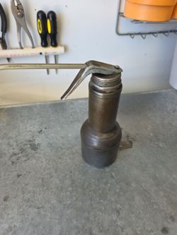 Vintage pump oiler