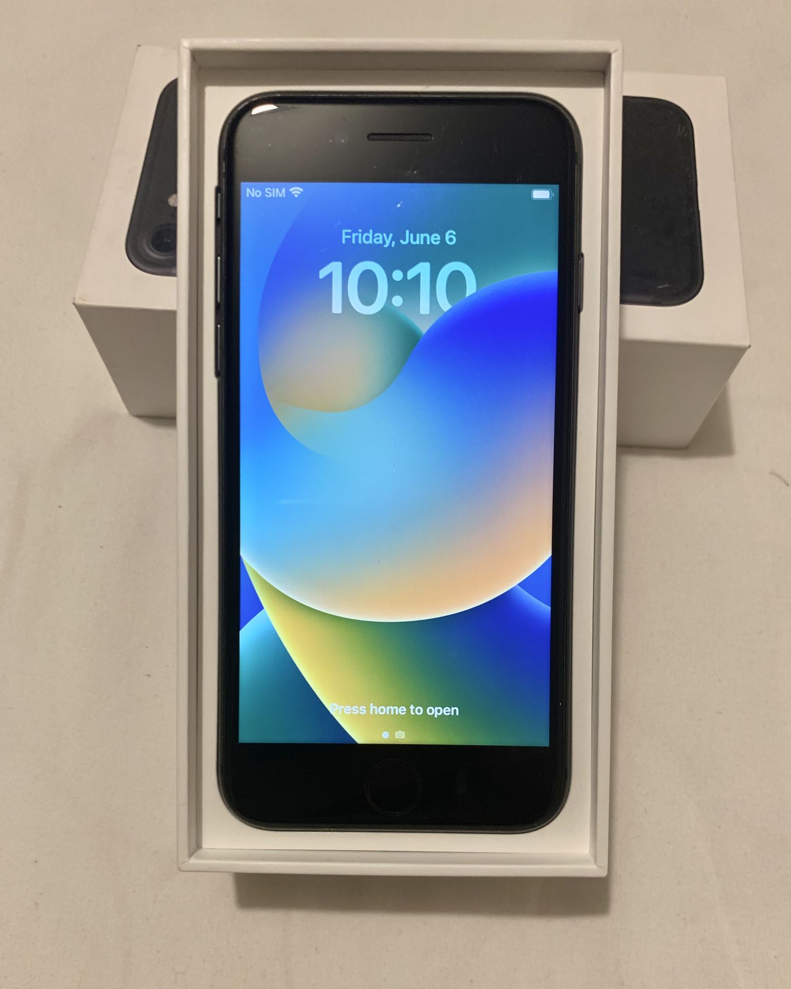 Apple iPhones 8 - 4.7” - Factory Unlocked - - Like New