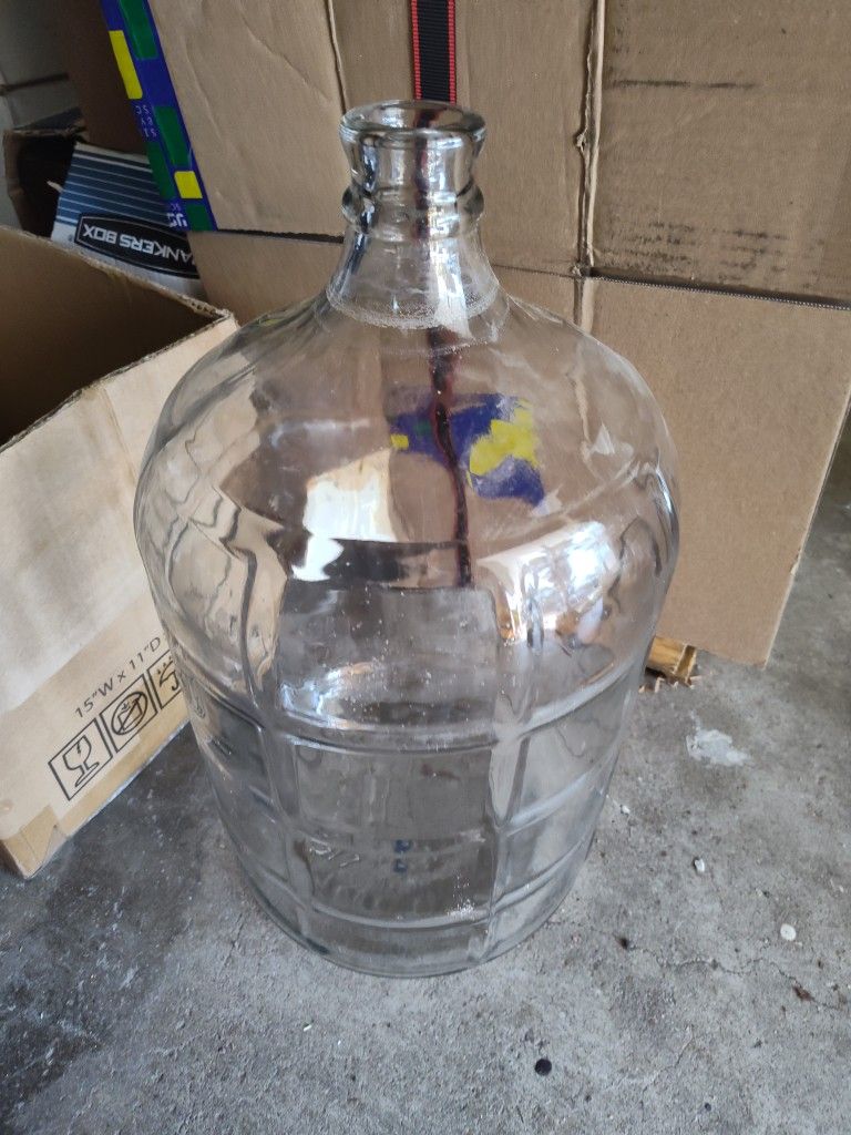 5 Gallon fermentation Carboy