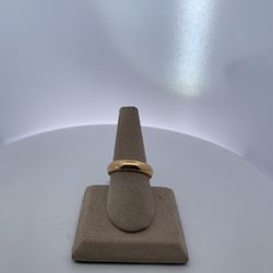 18Karat yellow solid gold men’s wedding band size 8.5