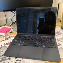 2022 MacBook Air 13.6 Inch M2