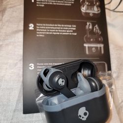 Skull Candy Ear Buds And GPS/tv Sets 2 Of Each Trade For Rc