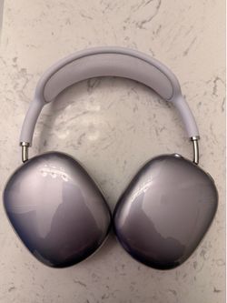 Apple AirPod Maxes