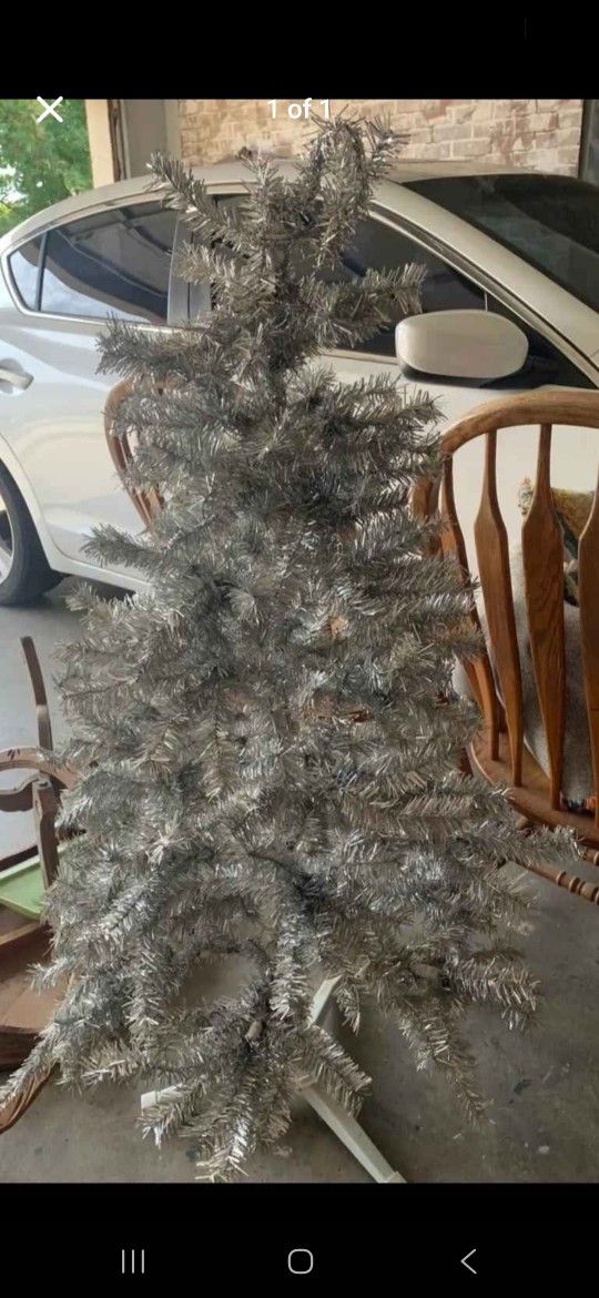 4ft Silver tree
