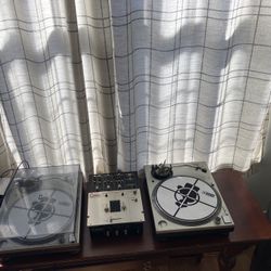 Vestax Mixer And mackie Speaker And Two Table Cary Case.  
