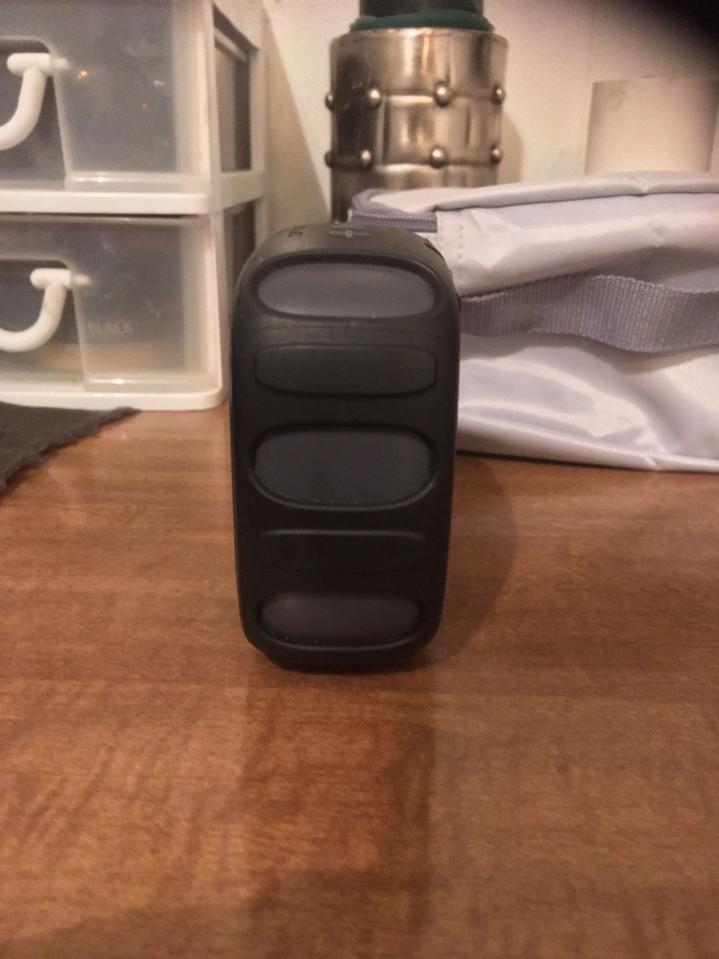2 Bluetooth speakers