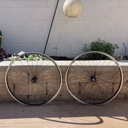 DT SWISS AXIS 1.0 700c CLINCHER WHEELS 9 or 10 SPEED 32 x 24