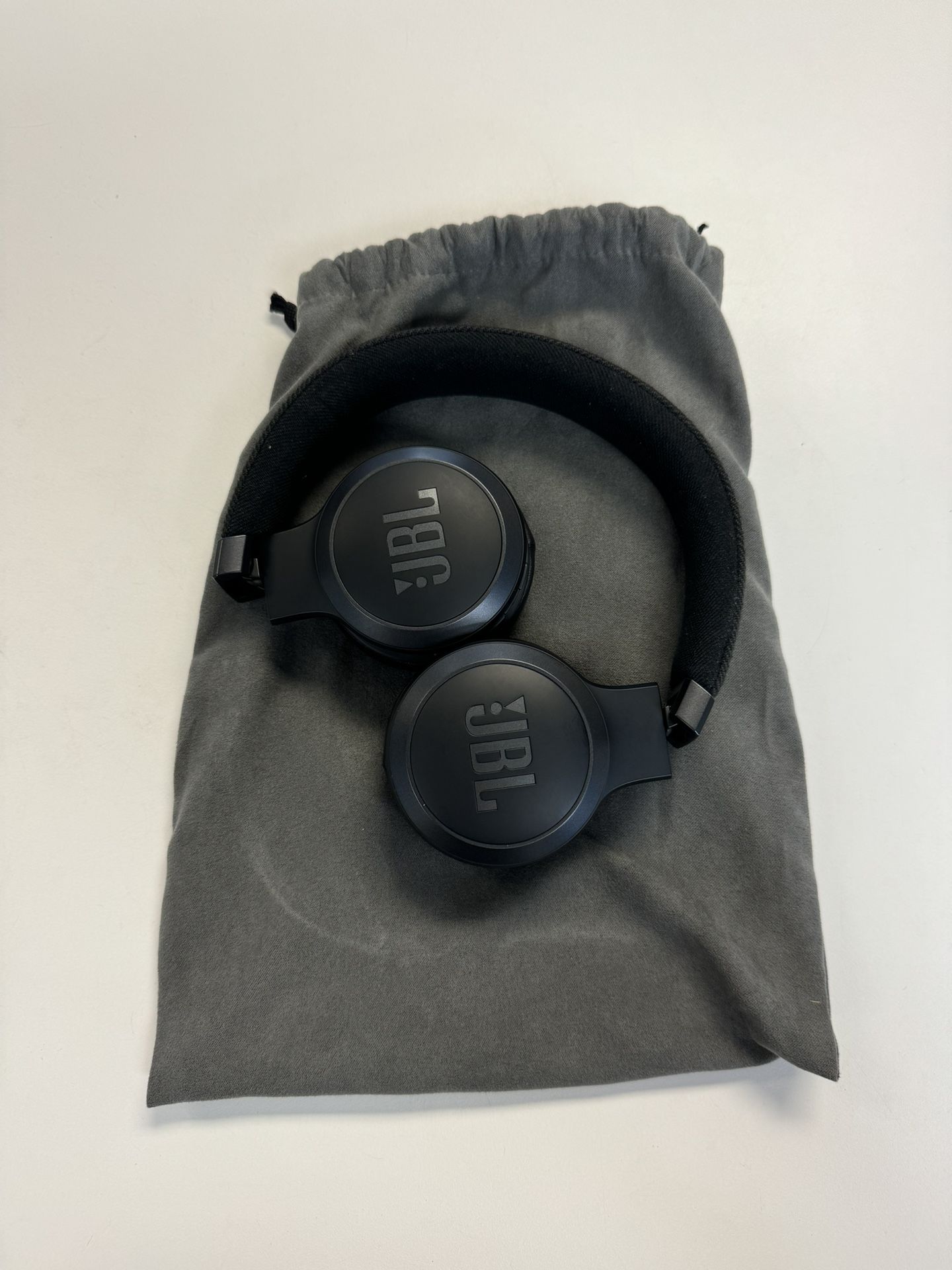 JBL LIVE 670NC Wireless On Ear Headphones with Adaptive Noise Cancelling