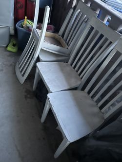 Table & 4 Chairs (white)