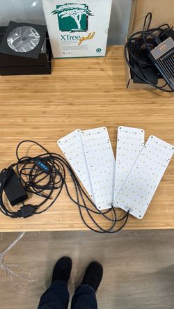 Adjustable grow lights with timer