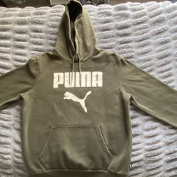 Puma Green Hoodie – Clean, Size M, Great Condition