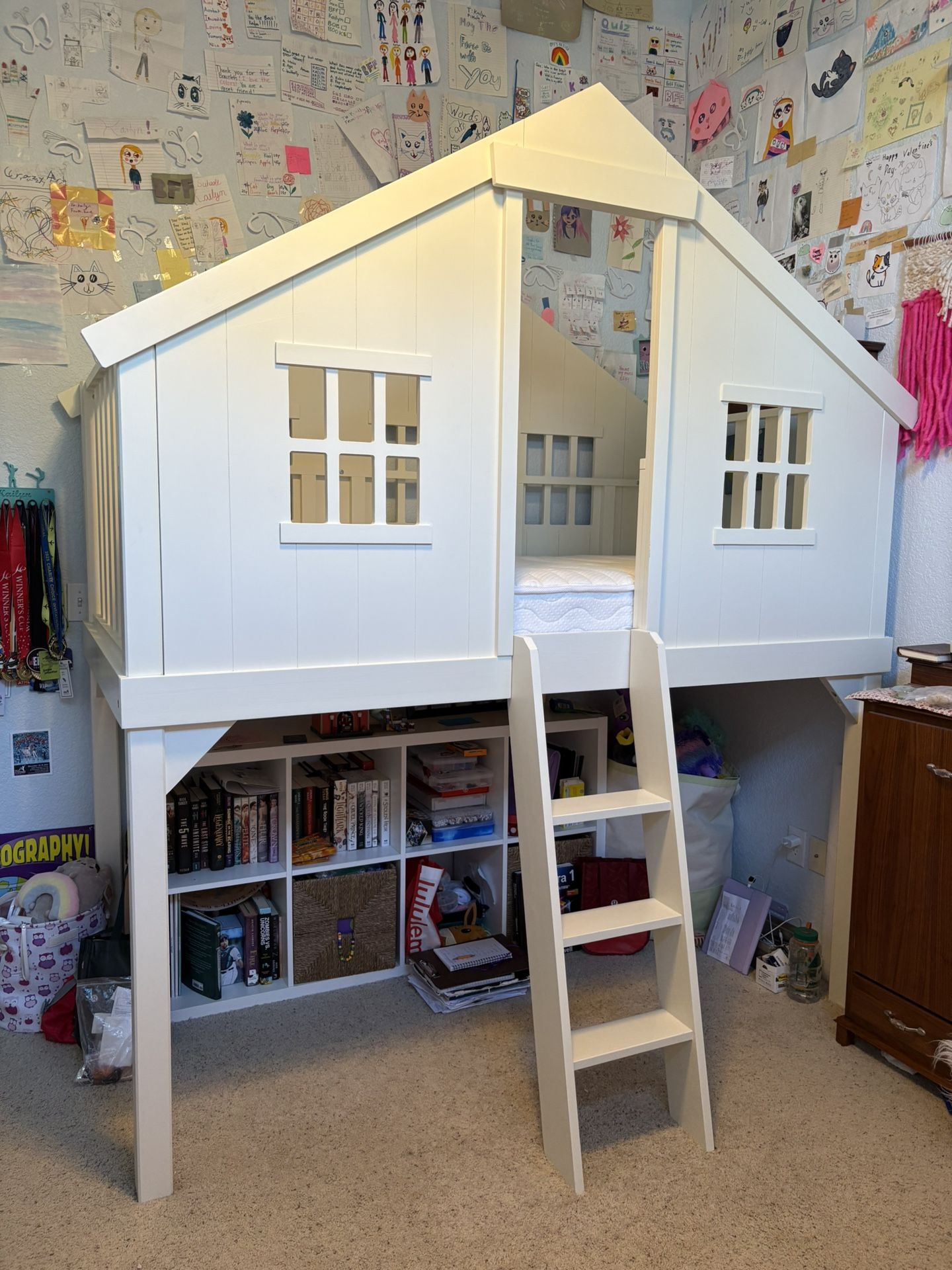 Pottery Barn Kids Treehouse Loft Bed Twin In Excellent Condition 