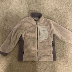 Size 100 fits 4T jacket