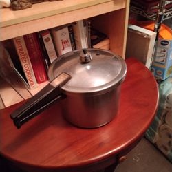 Presto Pressure Cooker C601A 6 Qt Circa 1974