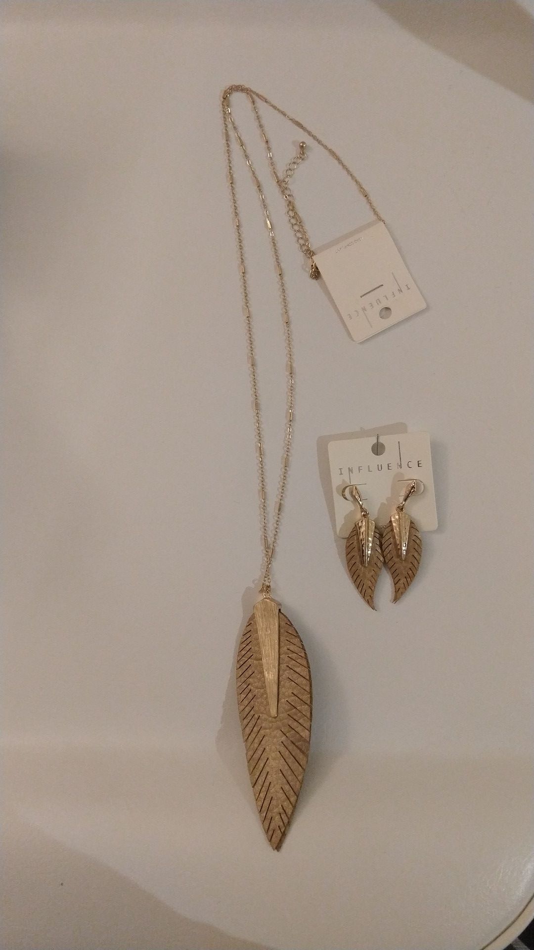 Women's Tassel necklace and earrings set, gold color.