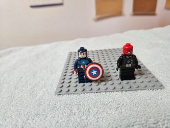 Lego Marvel Captain America and Red Skull Minifigures