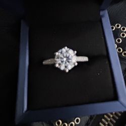 Stunning Moissanite Wedding Ring