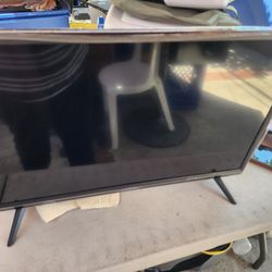 Small VIZIO Smart Tv 24 Inch Excellent Condition 