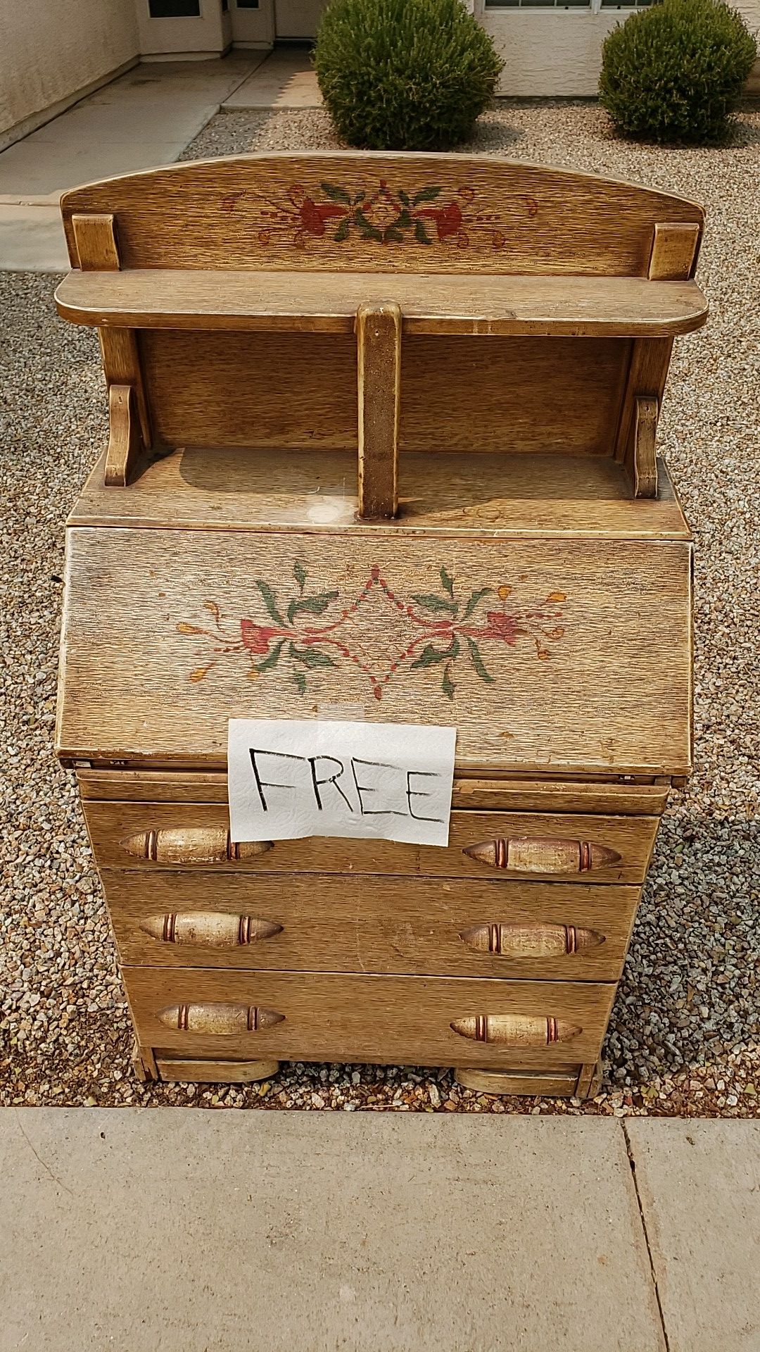 Free Item- 644 E. Sheffield Ave chandler 85225. Sitting in yard