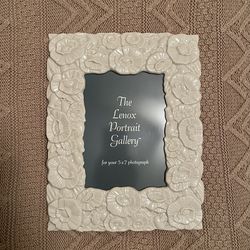 Brand new vintage Lenox poppies picture frame, 5x7 photo