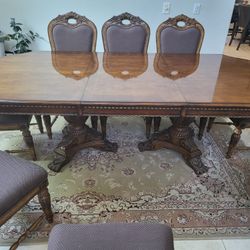 Elegant Dining Room Table With 8 CHAIRS.
