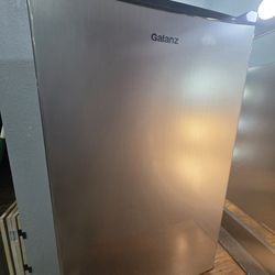 Galanz 4.3 Cu ft Mini Fridge