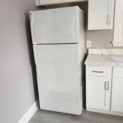 stove fridges sets white,,great condition 90 days warranty ready to deliver warranty 90 days warranty