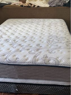 USED QUEEN SIZE MATTRESS ONLY