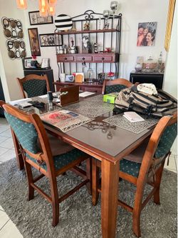 Dinning room table and bakers rack