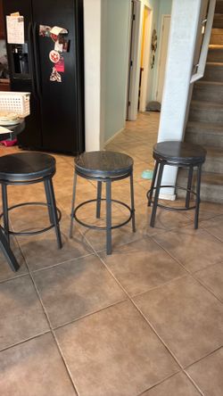 Counter Height Dining Set – Table & 3 Stools