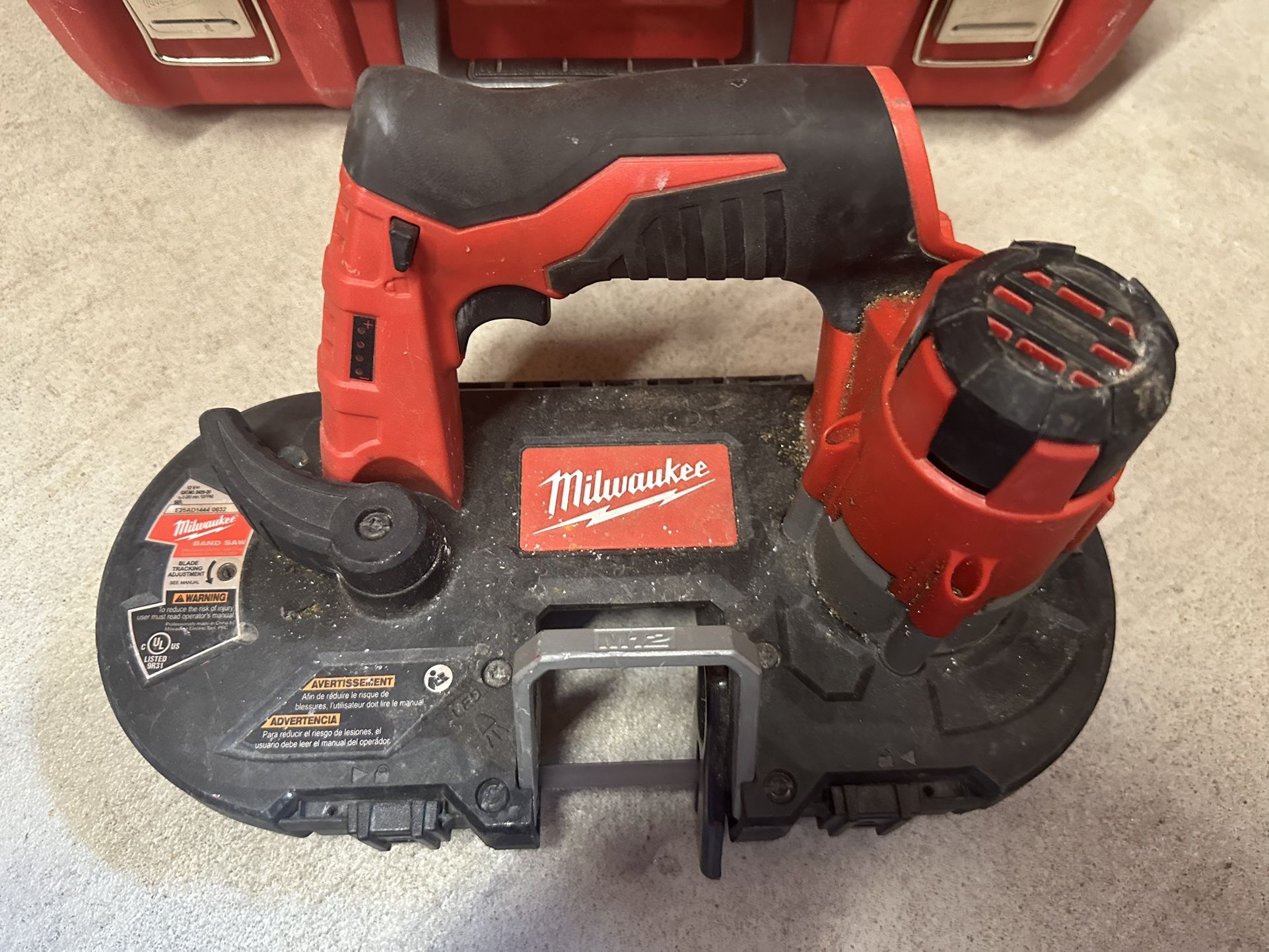 Milwaukee M12 12V Compact Bandsaw