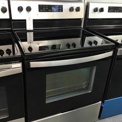 New Scratch And Dent Whirlpool 5 Burner Glass Top Stainless Steel Range. 1 year Warranty 