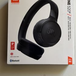 JBL Wireless Bluetooth Tune 520Bt (Lasts 57hrs)
