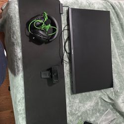 Tv Monitor Asus And Razer  Rgb Mat Razer Headphones- El Gato Camera 