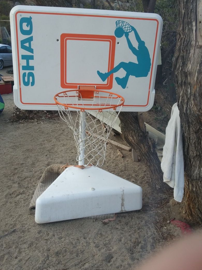 SHAQ FLOATING BASKETBALL HOOP