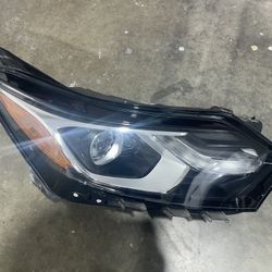 2019 Chevrolet Equinox Right Headlight 84428288