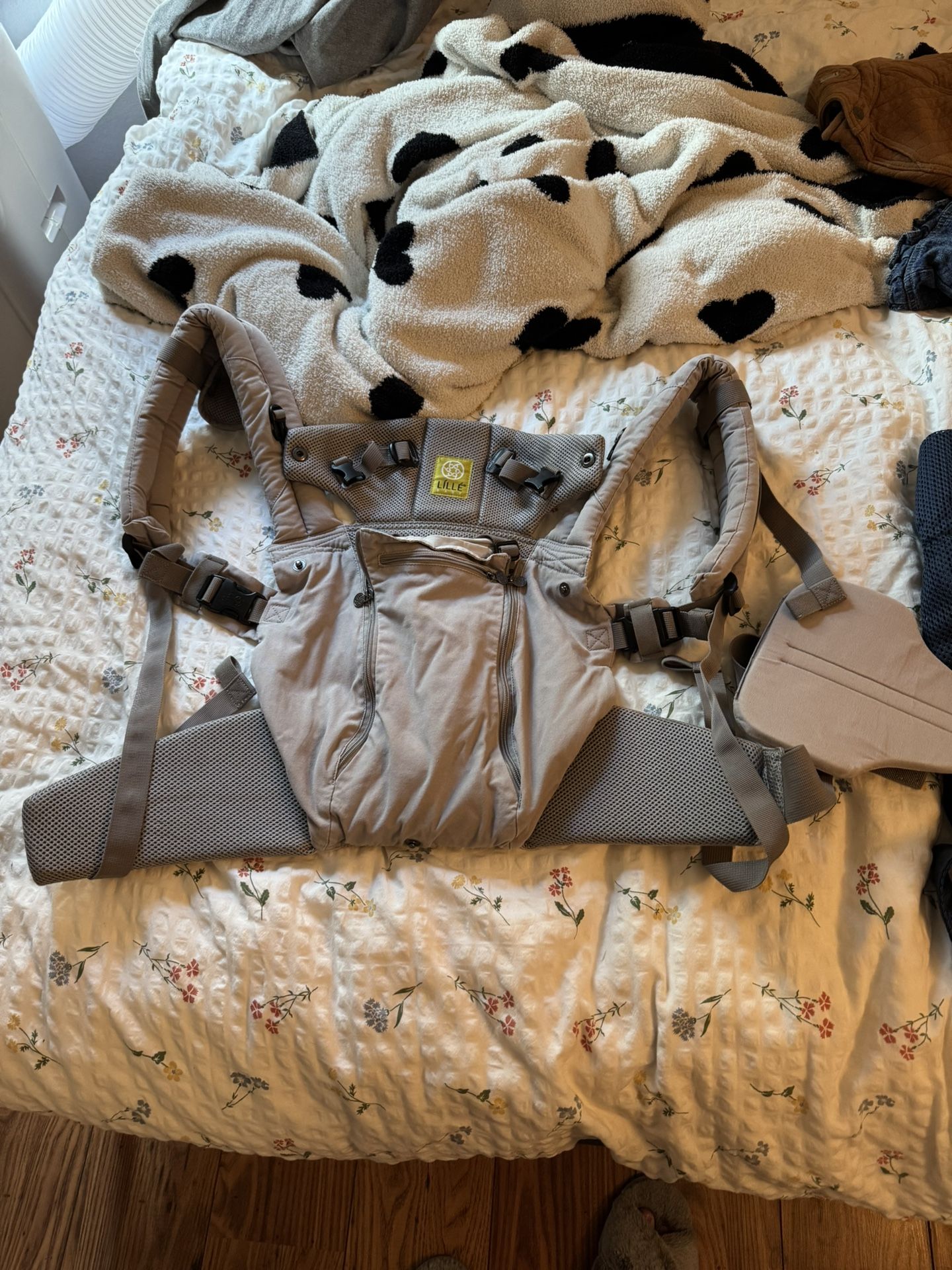 Lillie Baby Carrier 