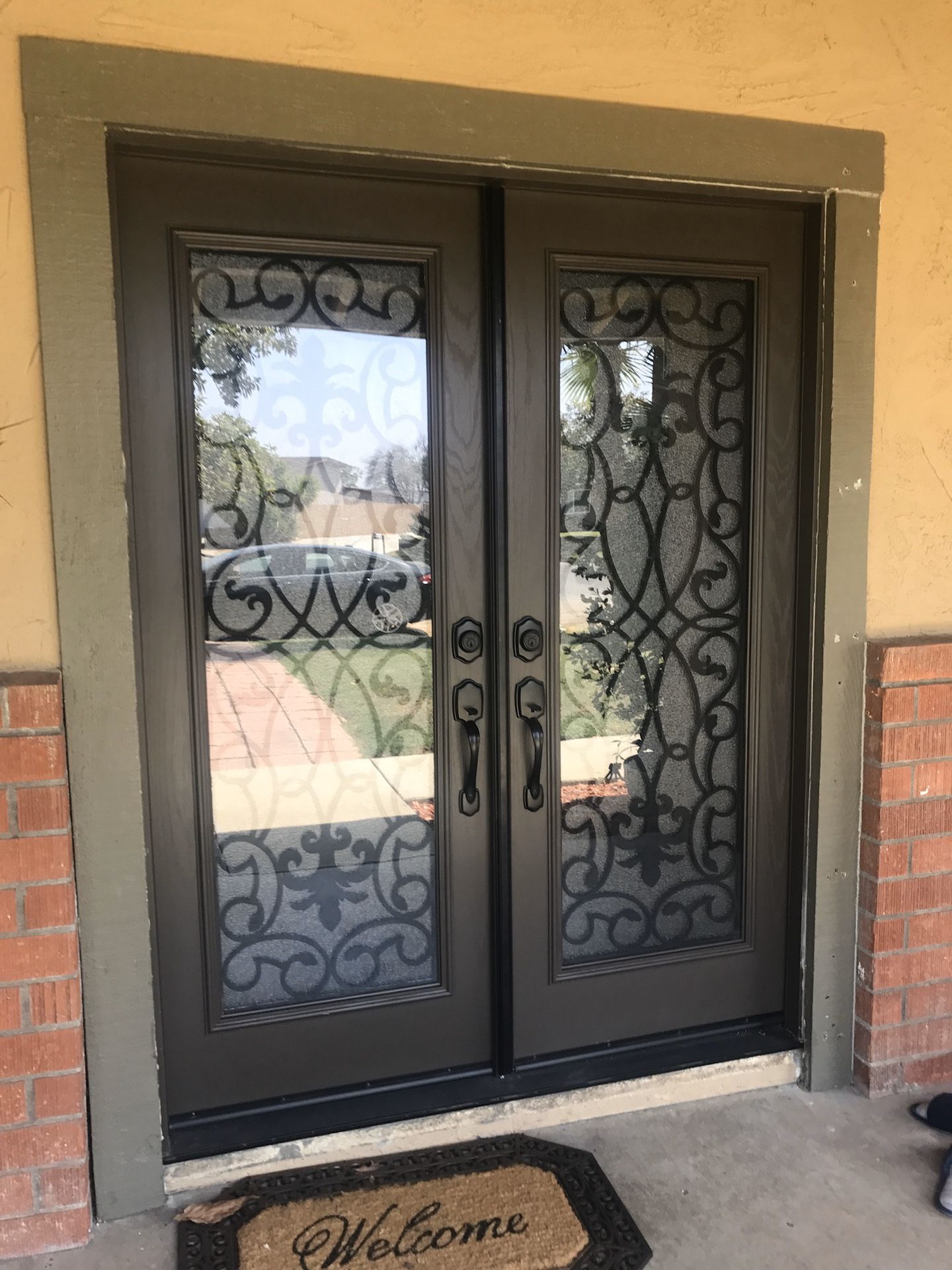 Fiberglass entry door