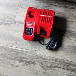 Milwaukee M18/M12 RAPID Charger 