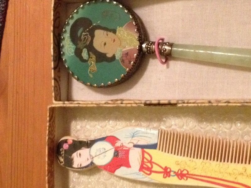 Antique chinese handheld mirror with wooden comb