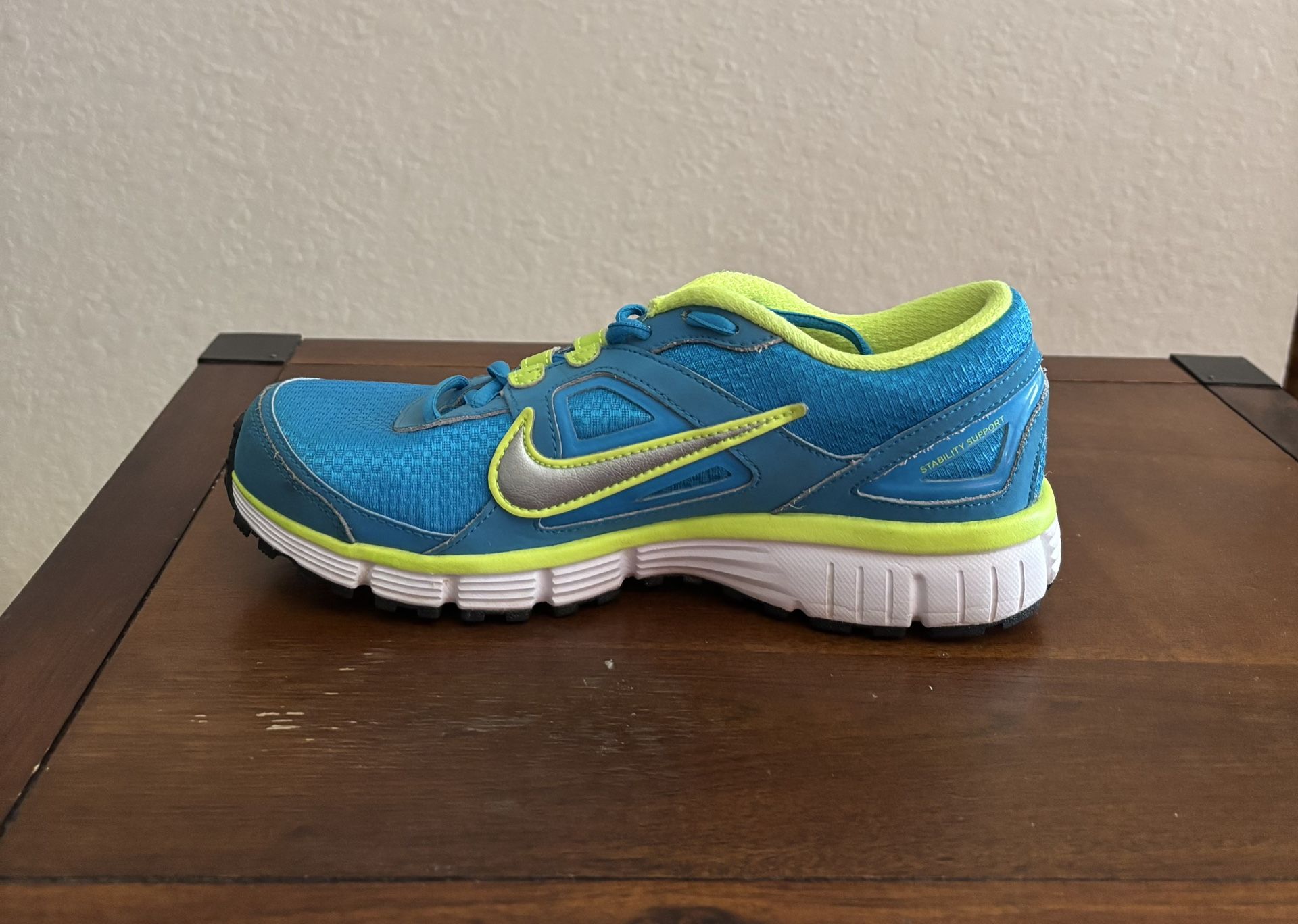 Nike Women’s Dual Fusion ST Size 7.5