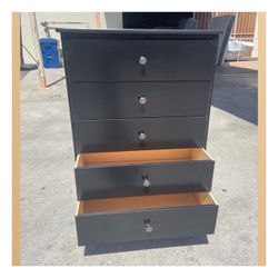 5 drawers dresser / Five drawers dresser