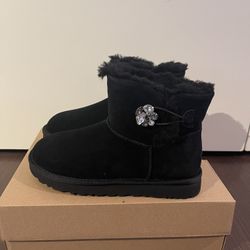 100% Authentic Brand New in Box UGG Mini Bailey Button Gem Boots / Women size 7 / Color: Black
