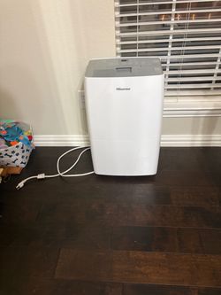 Hisense Dehumidifier White 70 Pint with built in pump