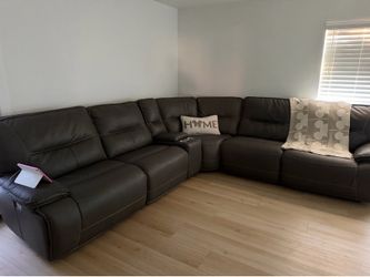 Reclining sectional couches
