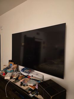 65" Samsung QLED 4K Smart TV (Q70T Series) – Excellent Condition w/ Remote